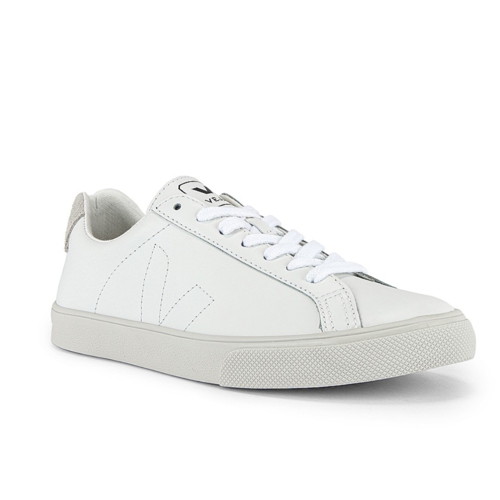 Veja Esplar Sneaker in Extra White Size 9